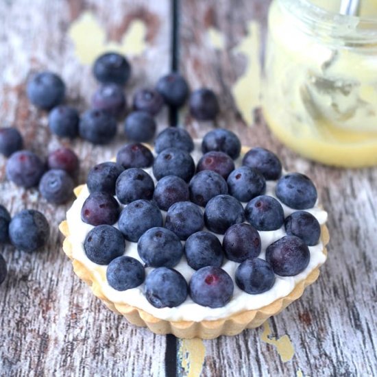 Mini Blueberry Pie with Lemon Curd