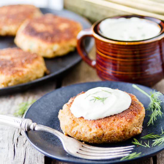 Salmon Cakes with Dill Sauce