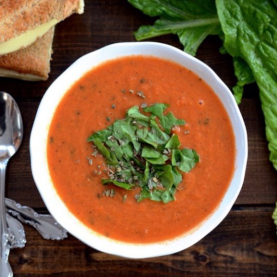 Creamy Tomato Basil Soup (Vegan)