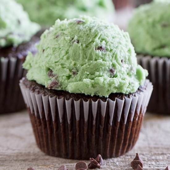 Mint Chocolate Cookie Dough Frosting