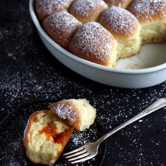 Sweet Austrian Yeast Buns