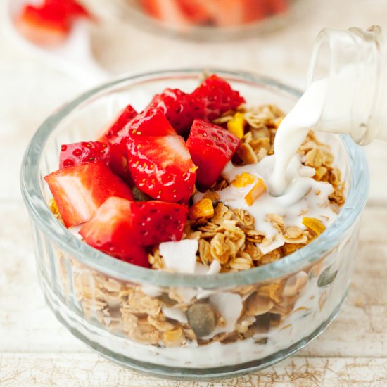 Coconut, Mango & Vanilla Granola