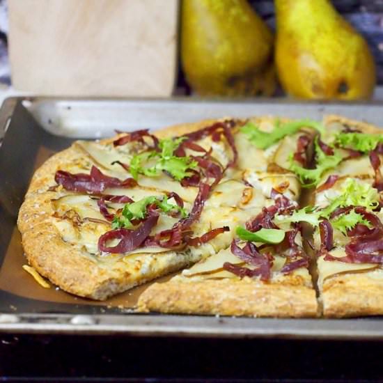 Bresaola, pear and gorgonzola pizza