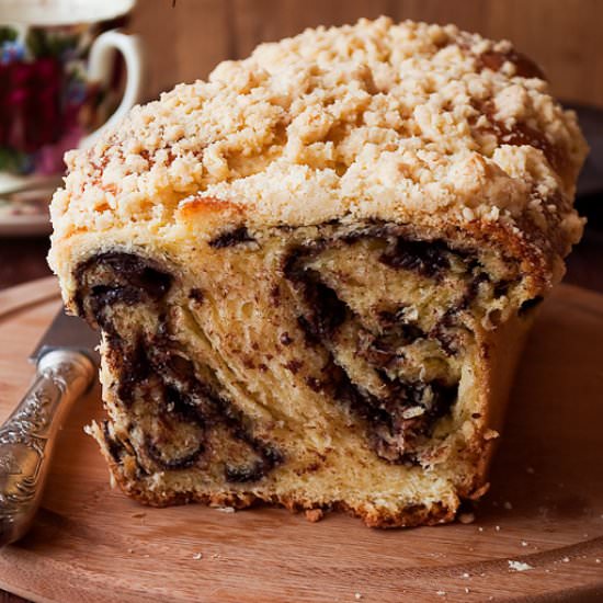 Yeasted coffee cake with chocolate