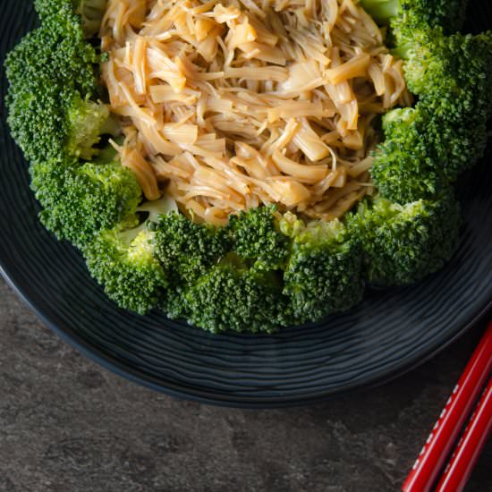 Steamed Broccoli with Scallop Sauce