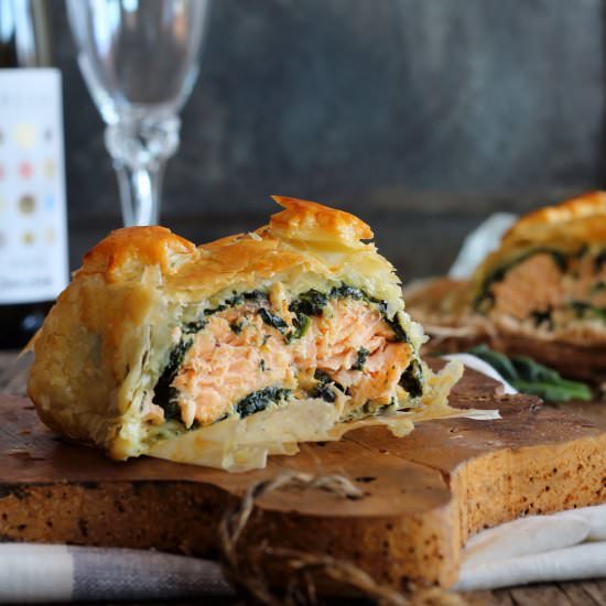 Puff pastry with salmon and spinach