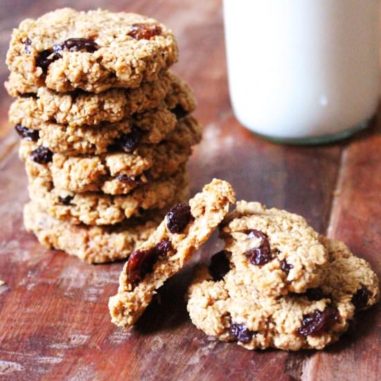 Chewy Oatmeal Raisin Cookies