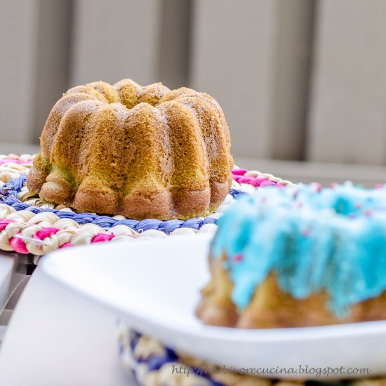 Mini Bundt Cake with Cream Cheese