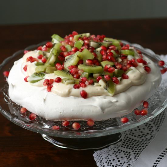 Vegan Pavlova with Lemon Mousse