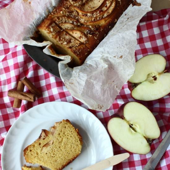 Apple, Hazelnut and Oat Cake