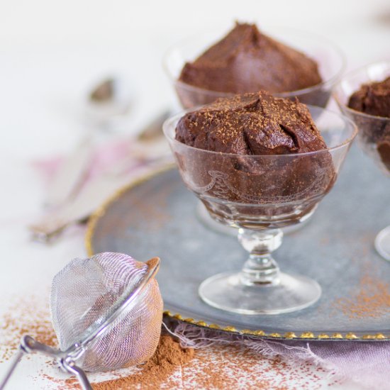 Raw food chocolate mousse