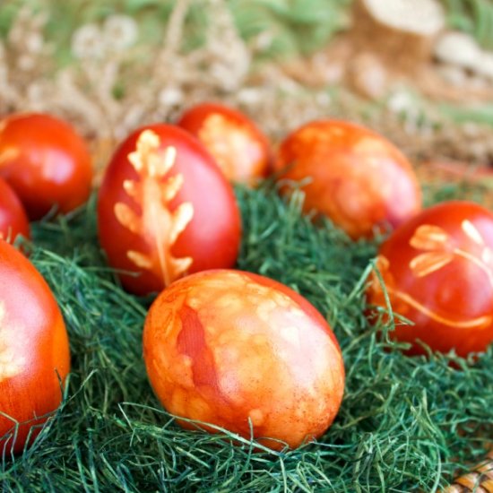 Dyeing Easter Eggs with Onion Skins