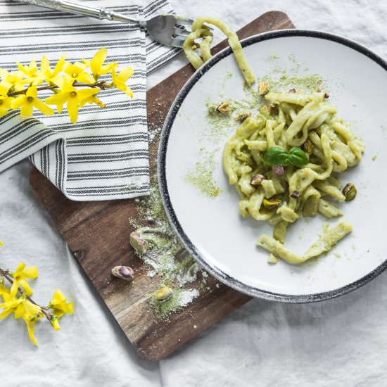 Lemon-Matcha-Pasta with Pistachios