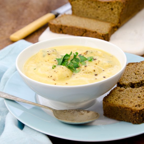 Roasted Garlic & Cauliflower Soup