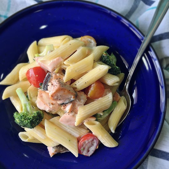 Cheesy Penne with Salmon & Broccoli