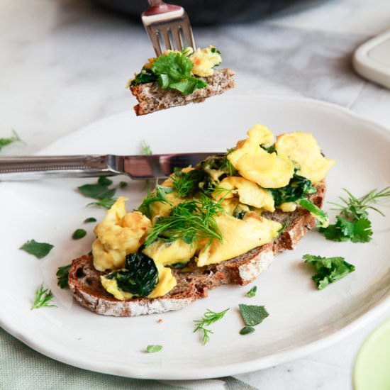 Paleo Herb Scrambled Eggs