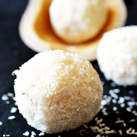 Instant Coconut Ladoo