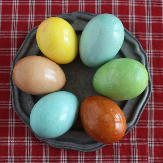 How to Dye Easter Eggs Naturally