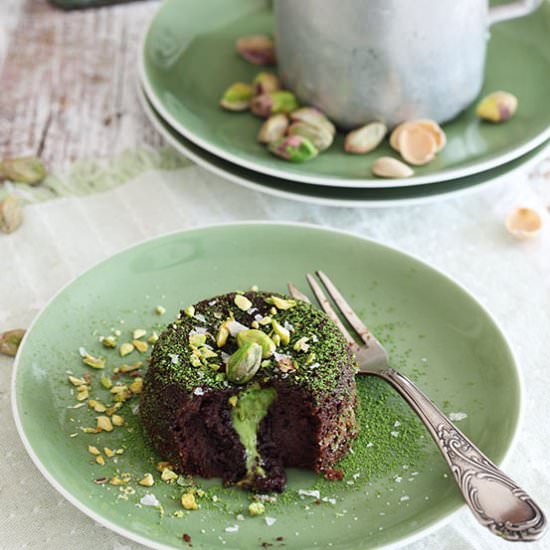 Small Cake with Matcha Tea