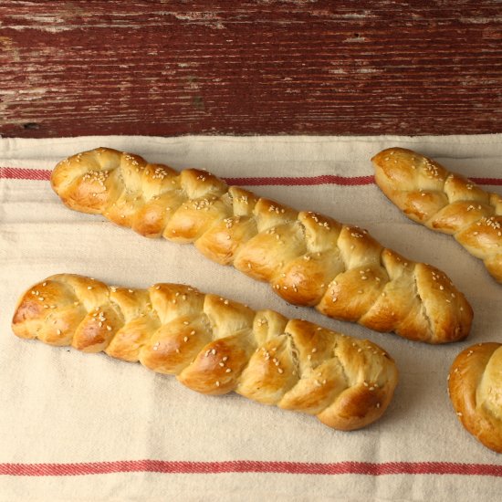 Sweet Braided Bread (Tsoureki)