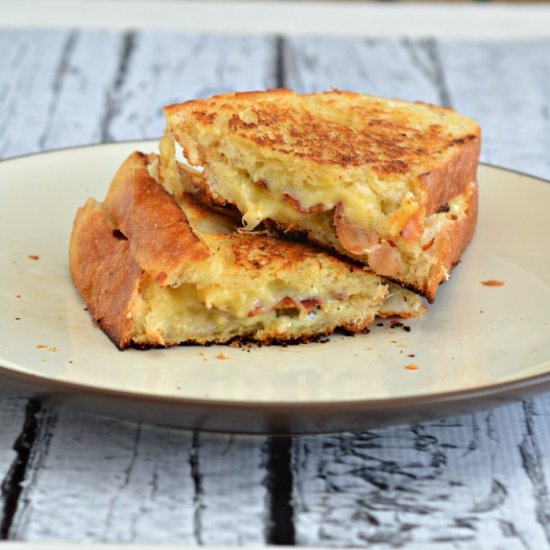 Jalapeno Popper Grilled Cheese Sandwich