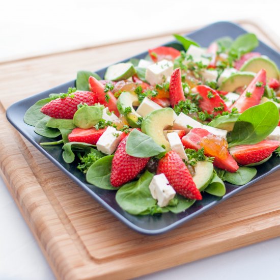 Strawberries Salad with Figs Sauce