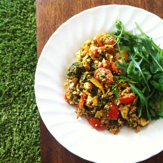 Tofu, tomato and kale scramble