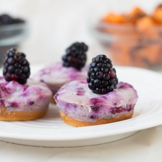 Blackberry Cheesecake-Topped Cakes