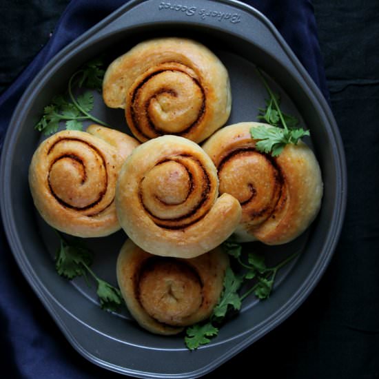 Onion & Garlic Chutney Rolls