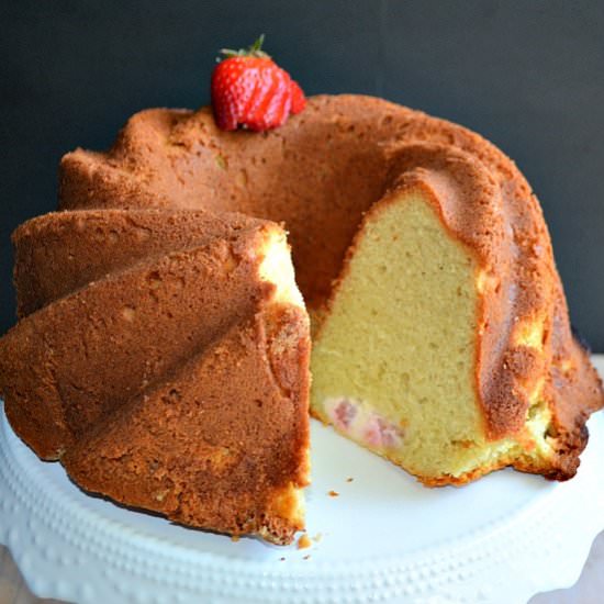 Strawberry Cheese Cake Bundt Cake