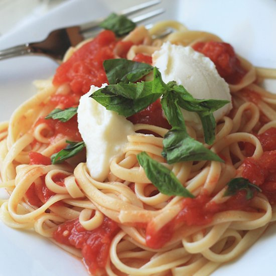 Easy Marinara Sauce with Basil