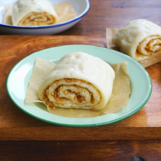 Steamed Buns With Peanut And Sugar