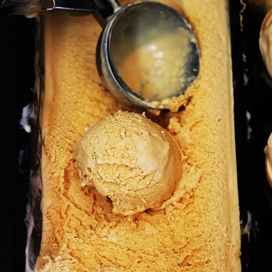 Eggless Caramel Ice Cream