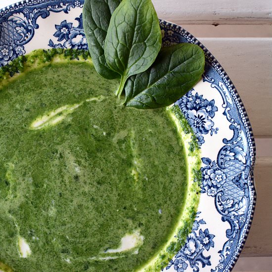 Spinach and green pea soup