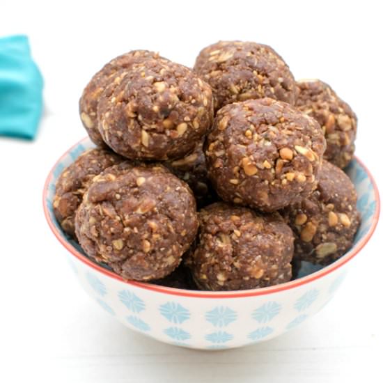 Chocolate & Peanut Energy Bites