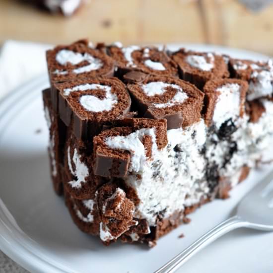 Cookies and Cream Swiss Roll Cake