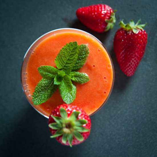 Light Mango And Strawberry Smoothie