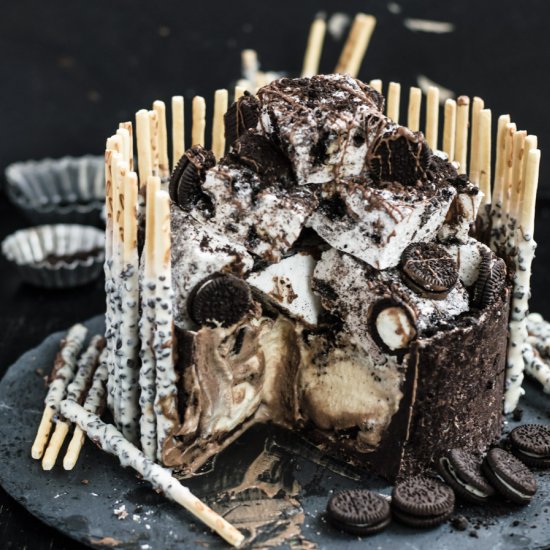 Cookies and Cream Insanity Cake