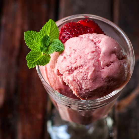 Strawberry Frozen Yogurt