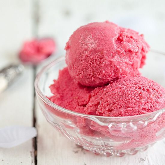 Raspberry Frozen Yogurt