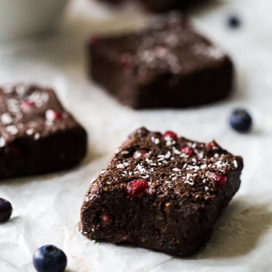 Raw Paleo Superfood Brownies