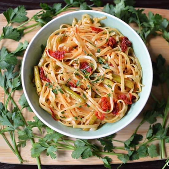 Linguine with Asparagus and Tomato