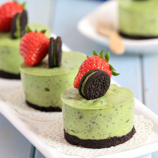 No-Bake Matcha Oreo Mini Cheesecake