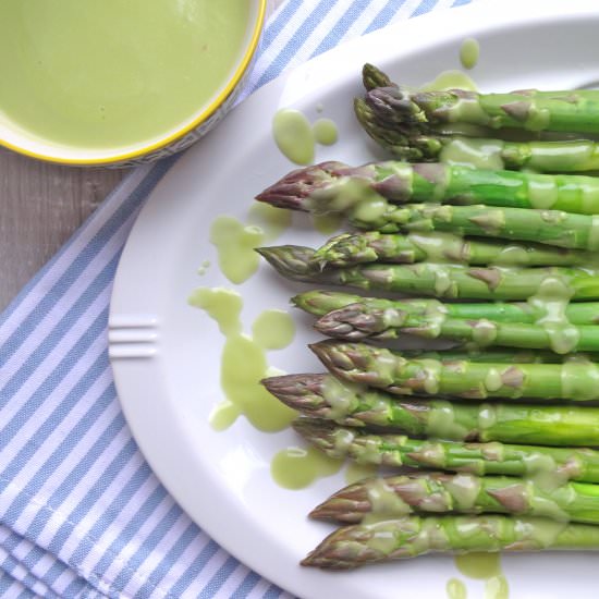 Asparagus with Avocado-Hollandaise