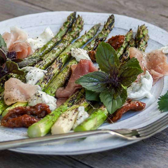 Grilled Asparagus with Mozzarella