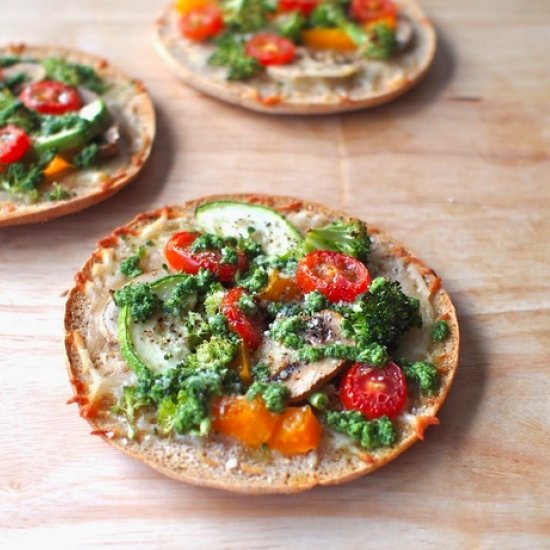 Sandwich-Thin Mini Veggie Pesto Pizza