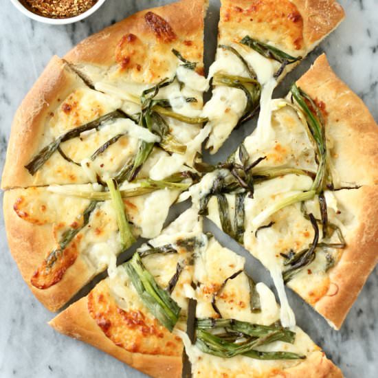 Grilled green onion pizza