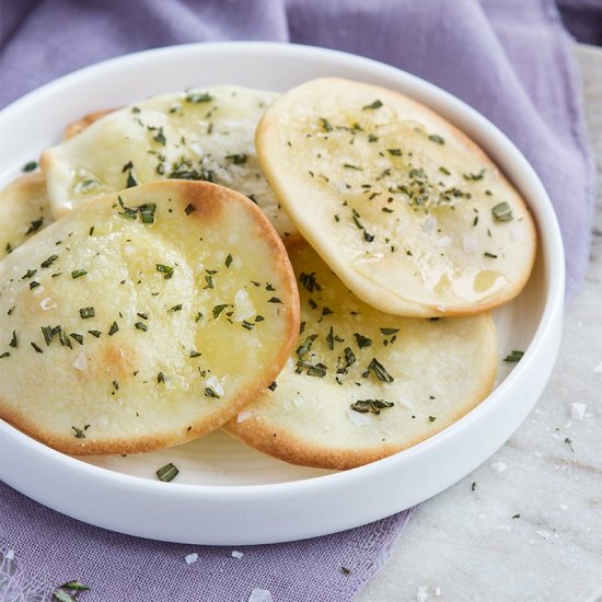 Pizza crackers with rosemary