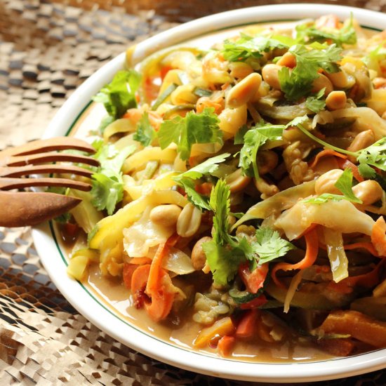 Zoodles in peanut-sesame sauce