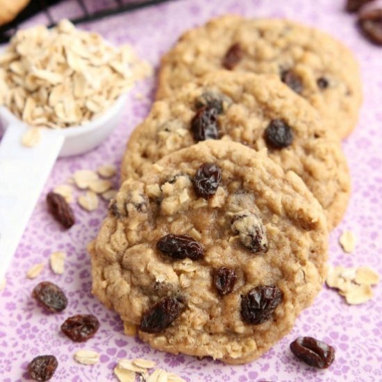 Chewy Oatmeal Raisin Cookies